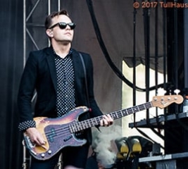 Rob Poper bassist