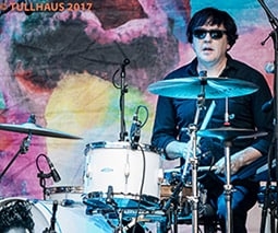 Spoon drummer