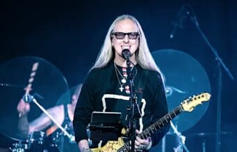 Jerry Cantrell: Jerry! Jerry! Jerry! The Living Legend Returns. Jerry Cantrell, Alice In Chains
